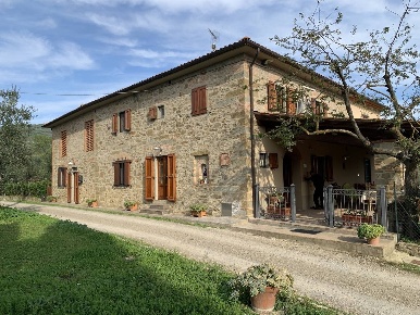 Foto Rustico a Vinci di 248 m² con 10 locali in vendita