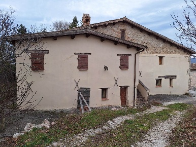 Foto Rustico in Castel Sant' Angelo, Castelraimondo di 408 m² con 13 locali