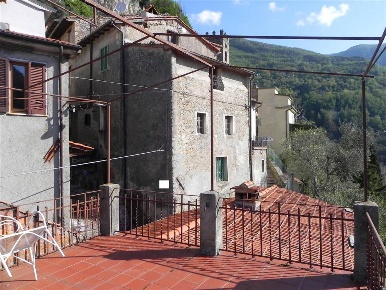 Foto Rustico a Camaiore Camaiore Paese di 295 m² con 12 locali in vendita