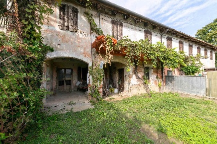 Foto Rustico a Scorzè Centro di 265 m² con 10 locali in vendita