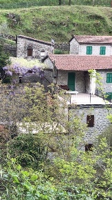 Foto Rustico a Casola in Lunigiana di 250 m² con 10 locali in vendita