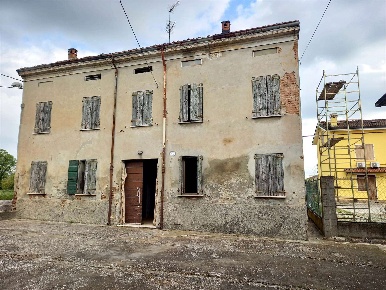 Foto Rustico a Luzzara di 1000 m² con 6 locali in vendita