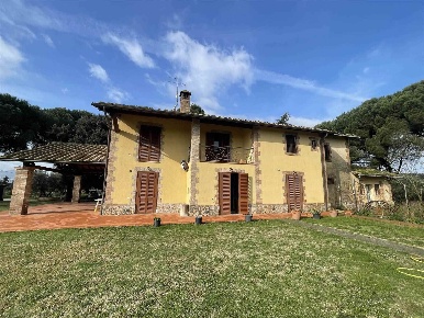 Foto Rustico a Grosseto Braccagni di 215 m² con 10 locali in vendita