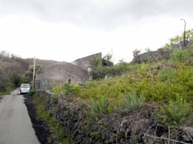 Foto Rustico a Piedimonte Etneo di 200 m² con 2 locali in vendita
