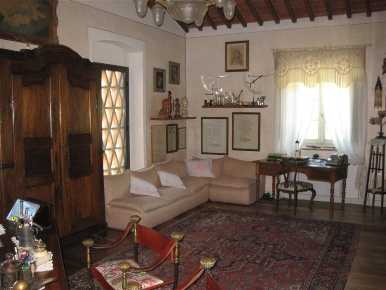 Foto Rustico a Pistoia Centro Storico di 400 m² con 15 locali in vendita