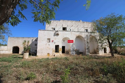 Foto Rustico a Carovigno Centro di 850 m² con 20 locali in vendita