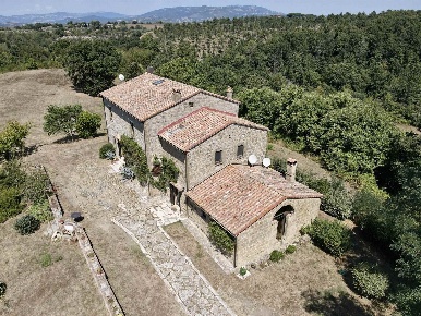 Foto Rustico a Pitigliano Centro di 360 m² con 7 locali in vendita