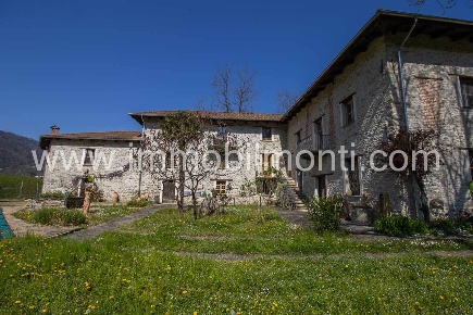Foto Rustico a Torre Bormida di 493 m² con 15 locali in vendita
