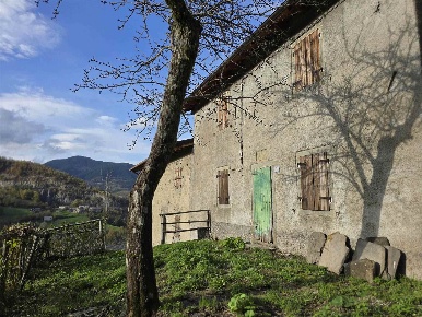 Foto Rustico a Pievepelago di 229 m² con 9 locali in vendita
