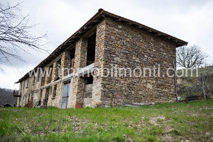 Foto Rustico a Roccaverano di 360 m² con 15 locali in vendita