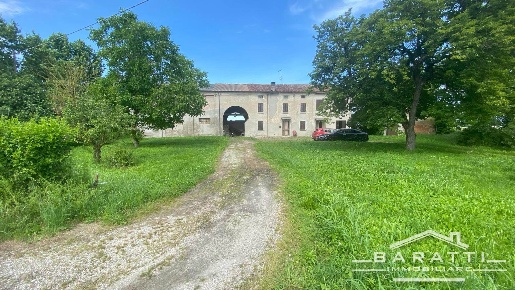 Foto Rustico a Suzzara Sailetto di 250 m² con 7 locali in vendita
