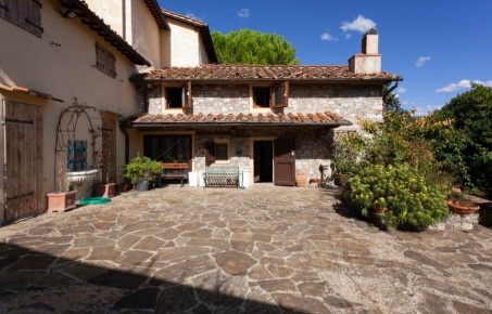 Foto Rustico a Sesto Fiorentino Monte Morello, Cercina di 540 m² in vendita