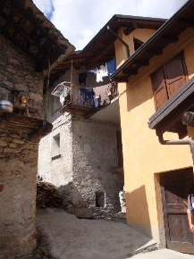 Foto Rustico in Via Roma 23020, Gordona Centro di 90 m² con 4 locali