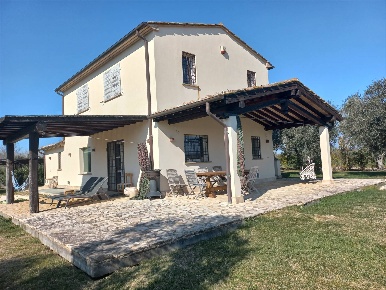 Foto Rustico in str.della sgrilla  snc, Capalbio di 140 m² con 10 locali