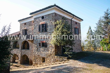 Foto Rustico a Cavatore di 489 m² con 11 locali in vendita