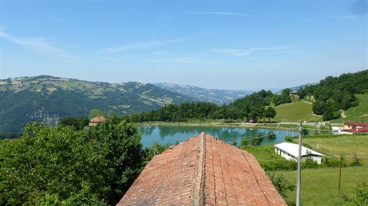 Foto Rustico a Montefiorino di 100 m² con 5 locali in vendita