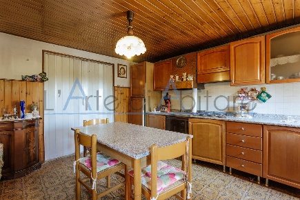 Foto Rustico a Due Carrare di 190 m² con 8 locali in vendita