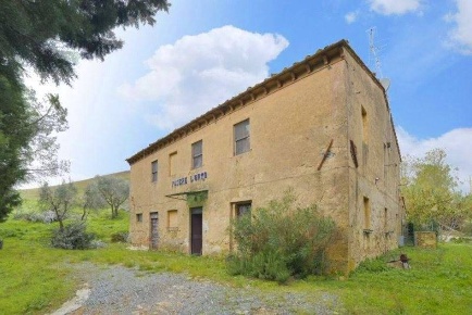 Foto Rustico in S.R.68, Volterra Centro di 270 m² con 12 locali in vendita