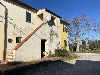 Foto Rustico a Collesalvetti Mortaiolo di 189 m² con 8 locali in vendita