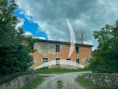 Foto Rustico a Bucine Badia Agnano di 600 m² con 20 locali in vendita