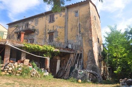 Foto Rustico in Via Comunale, Fauglia Luciana di 250 m² con 12 locali