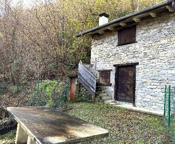 Foto Rustico in Via ai Crotti 27, Samolaco San Pietro di 101 m² in vendita