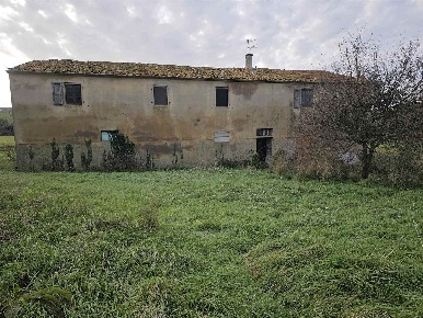 Foto Rustico a Castellina Marittima di 520 m² con 12 locali in vendita