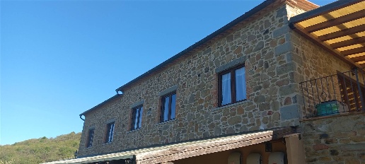 Foto Rustico a Magliano in Toscana di 300 m² con 9 locali in vendita