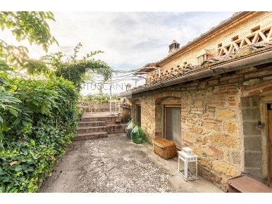 Foto Rustico a Barberino Tavarnelle di 237 m² con 5 locali in vendita