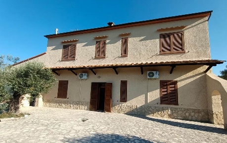 Foto Rustico a Roccastrada di 291 m² con 11 locali in vendita