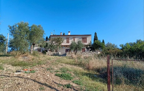 Foto Rustico a Roccastrada di 291 m² con 11 locali in vendita