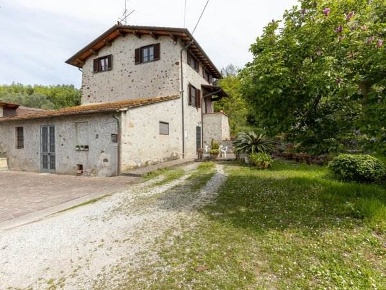 Foto Rustico a Massarosa Piano di Conca di 390 m² con 20 locali in vendita
