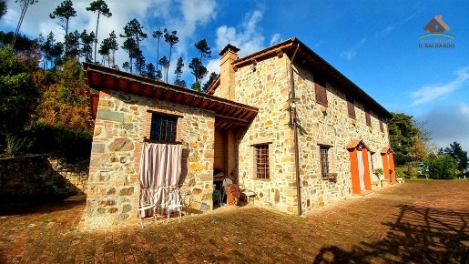 Foto Rustico a Capannori Colle di Compito - Castelvecchio di 260 m²
