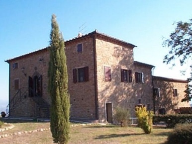 Foto Rustico a Montecatini Val di Cecina di 800 m² in vendita