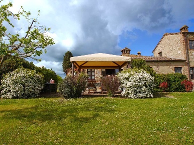 Foto Rustico a Asciano di 96 m² con 3 locali in vendita