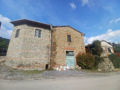 Foto Rustico a Serravalle Pistoiese Ramini - Bargi di 425 m² con 10 locali