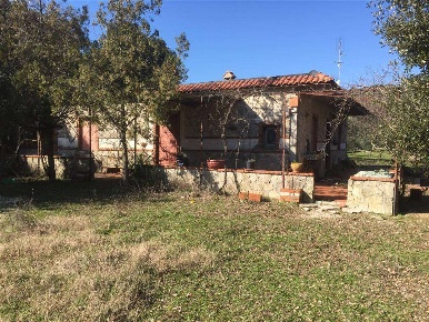 Foto Rustico a Terracina di 100 m² con 6 locali in vendita