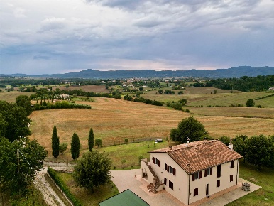 Foto Rustico a Montecastrilli Centro di 356 m² con 12 locali in vendita