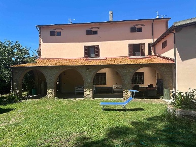 Foto Rustico in Via acquerta  snc, Cecina di 295 m² con 11 locali