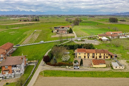 Foto Rustico in VIA POIRINO 444, Carmagnola di 207 m² con 5 locali