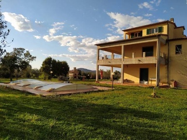 Foto Rustico a Capalbio Centro di 675 m² con 9 locali in vendita