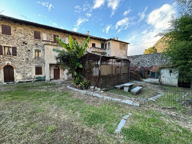 Foto Rustico in Via Piave  66, Novate Mezzola Centro di 166 m² con 5 locali