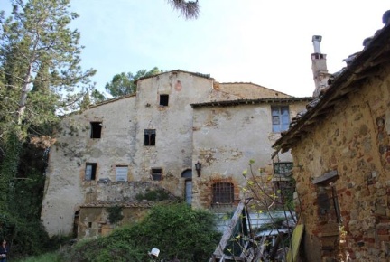 Foto Rustico a Poggibonsi Centro di 580 m² con 14 locali in vendita