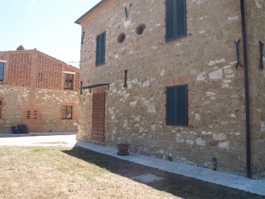Foto Rustico a Asciano Centro di 90 m² con 5 locali in vendita