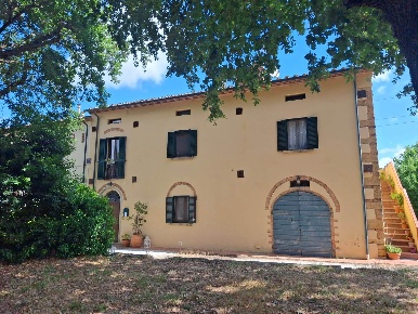 Foto Rustico a Guardistallo di 220 m² con 6 locali in vendita