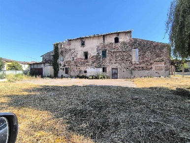 Foto Rustico a Firenze Brozzi di 675 m² con 30 locali in vendita