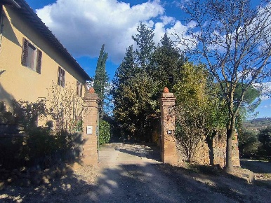 Foto Rustico in poggibonsi via senese 1, Poggibonsi Centro di 2250 m²