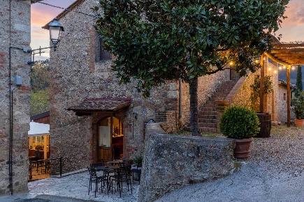 Foto Rustico in Via dell'Ambulatorio 14, Sovicille Brenna di 321 m²