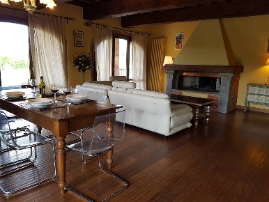 Foto Rustico a Reggello Centro di 334 m² con 12 locali in vendita