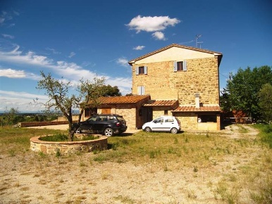 Foto Rustico a Torrita di Siena Centro di 250 m² con 10 locali in vendita